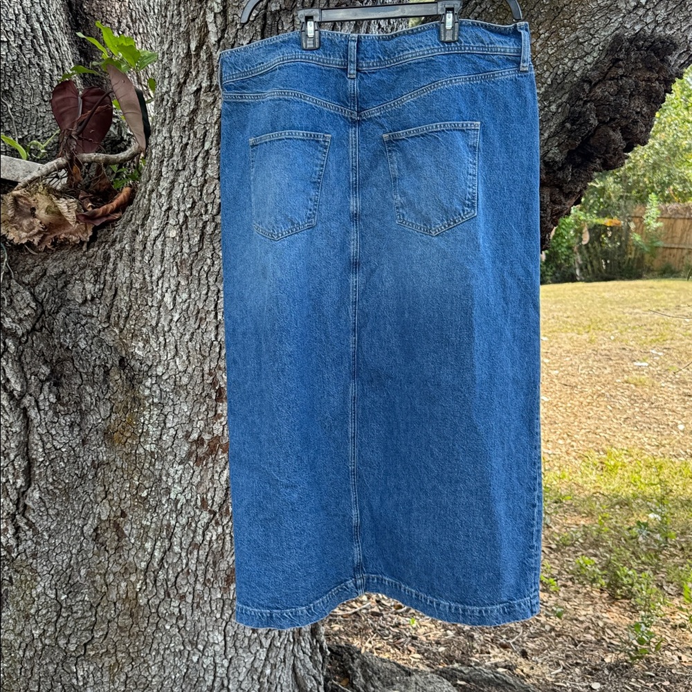 Size 20 Boden maxi 5 pocket blue med.wash denim skirt with front slit.Size 20 - Picture 3 of 10
